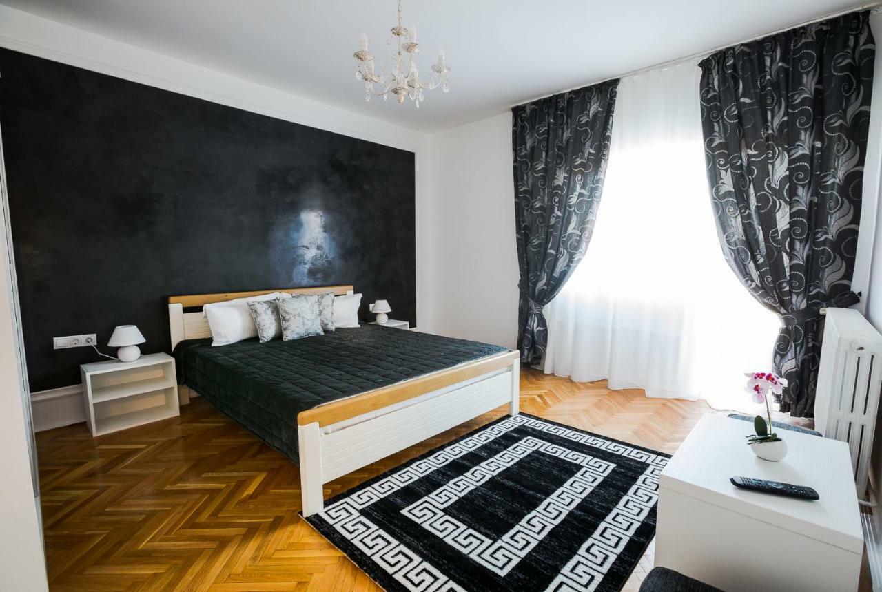 White Spacious Apartment Sibiu Exterior photo